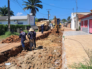 Prefeitura intensifica ações para asfaltar a Rua Antônio Carlos Pereira, em Sena Madureira