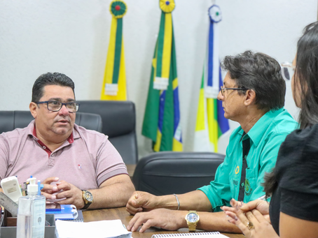 Prefeito Carlinhos do Pelado se reúne com a organização do Festival Internacional da Castanha 