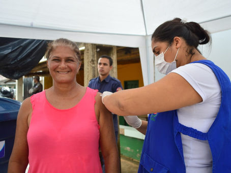 Prefeitura de Sena realiza vacinação contra a gripe em barreira epidemiológica