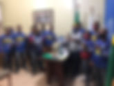 No gabinete do prefeito mototaxistas recebem documento da categoria de associação