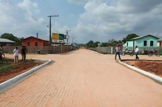 Vista de rua de tijolinhos