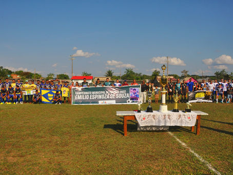 Final do campeonato de Futebol Emílio Espinoza de Souza - 1° Divisão, leva multidão ao estádio