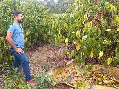 Amilton Costa visita comunidade rural e vistoria condições de ramais e escoamento da produção