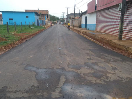 Prefeito Bira asfalta Rua Rodovaldo Nogueira e moradores comemoram