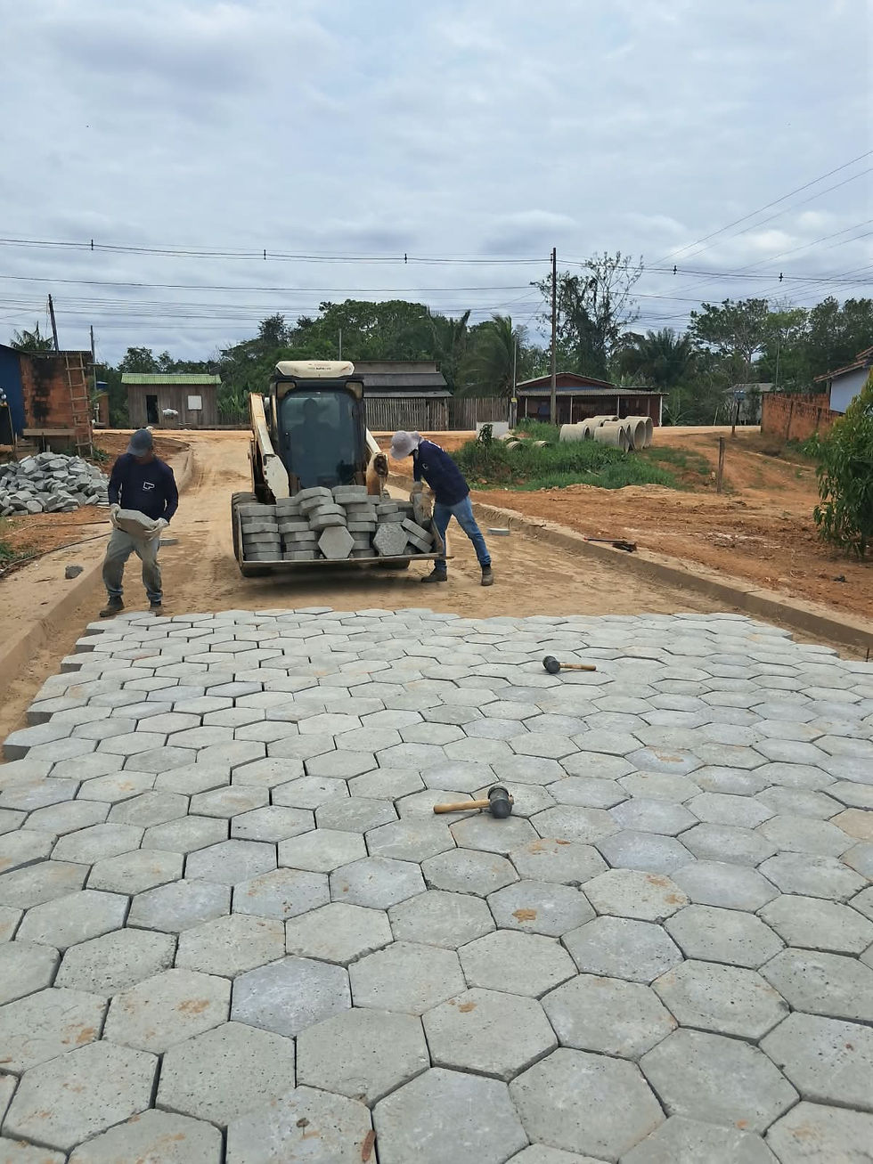Histórico: Prefeitura de Sena Madureira pavimenta rua com blocos de concreto no bairro Florentino