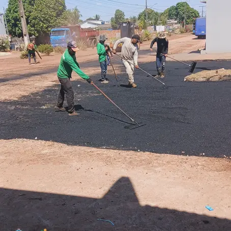 A Prefeitura de Acrelândia, por meio da Secretaria Municipal de Obras, em parceria com o Deracre, deu início à Operação Tapa-Buraco no município.