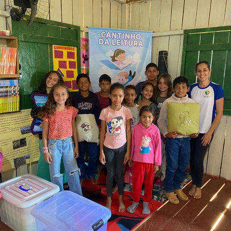 Ensino sem distância: Escolas de difícil acesso recebem Cantinho da Leitura e incentivam o hábito da leitura em Brasiléia