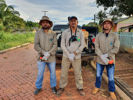Agentes de endemias do município, aplicam fumacê na Vila Redenção