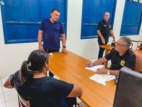 Prefeito acompanha emissão de carteira de identidade (RG) em Jordão