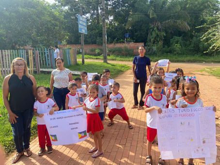 Alunos da rede municipal de ensino, acompanhados pelas professoras, comemoram os 119 anos de Xapuri, com alegria e muito conhecimento sobre a cidade