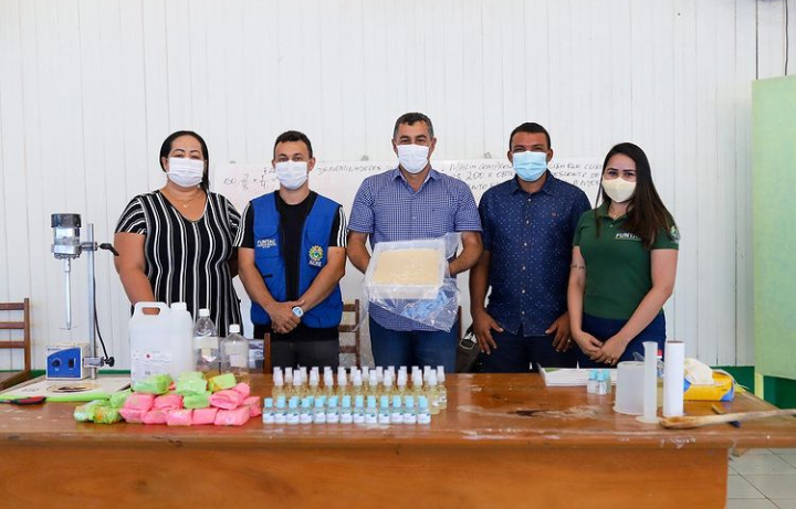 Cerca de 25 mulheres participaram da fabricação de sabão, sabonete natural e repelente. Foto Cedida