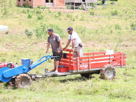 Prefeitura de Jordão entrega equipamentos agrícolas à comunidade Novo Porto