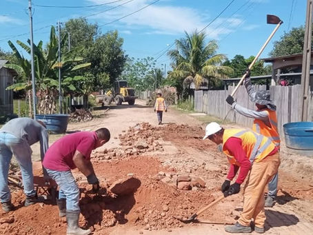 Prefeitura Municipal de Manoel Urbano Realiza Operação Tapa-Buracos no Bairro Pista