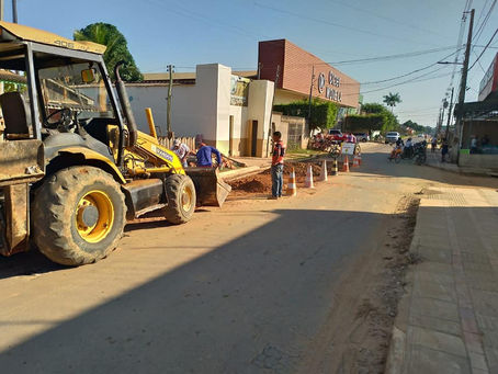 Prefeitura intensifica ações de limpeza e manutenção viária na Rua do Ibama