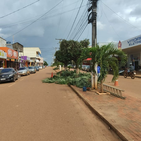 Acrelândia brilha após operação de limpeza e coleta de entulhos da Prefeitura Municipal