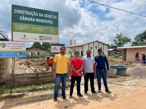 Prefeito visita obra de instalação da nova sede da Câmara Municipal acompanhado de vereadores
