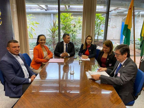 Prefeito Naudo Ribeiro busca oferta de cursos de graduação para Jordão em Brasília-DF