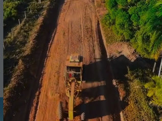 Prefeitura de Acrelândia avança com manutenção de ramais e Prefeito acompanha obras na Linha 07