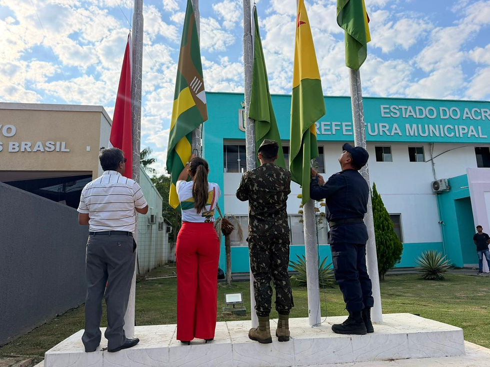 Prefeitura de Assis Brasil realiza hasteamento das bandeiras na abertura da Semana da Pátria