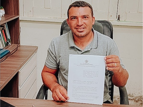 Prefeito sanciona projetos de lei para beneficiar as famílias de Jordão e desenvolver a cidade