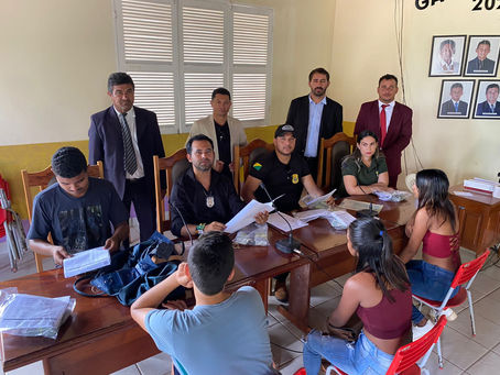 Vereadores comemoram entrega de carteiras de identidade (RG) a jovens jordãoenses