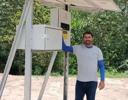 Comunidade: Mandato do vereador Guedes Oliveira leva energia sustentável à comunidade Santa Cruz com distribuição de Kits Solares