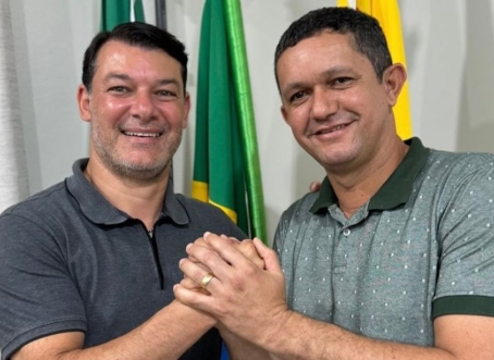 Prefeito Salatiel Magalhães Recebe Visita Institucional do Deputado Federal Roberto Duarte para Discutir Melhorias para o Município