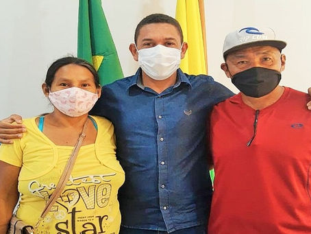 Cultura: Moradores da Aldeia Vida na Floresta visitam o prefeito Jerry Correia