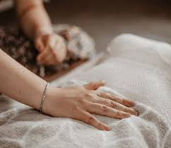 Mankind coach sixthsensecoaching in Schijndel geeft energetische behandelingen, reiki en familie en systeemopstellingen. 