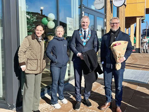 Storslagen åpning av Tolvsrød torg