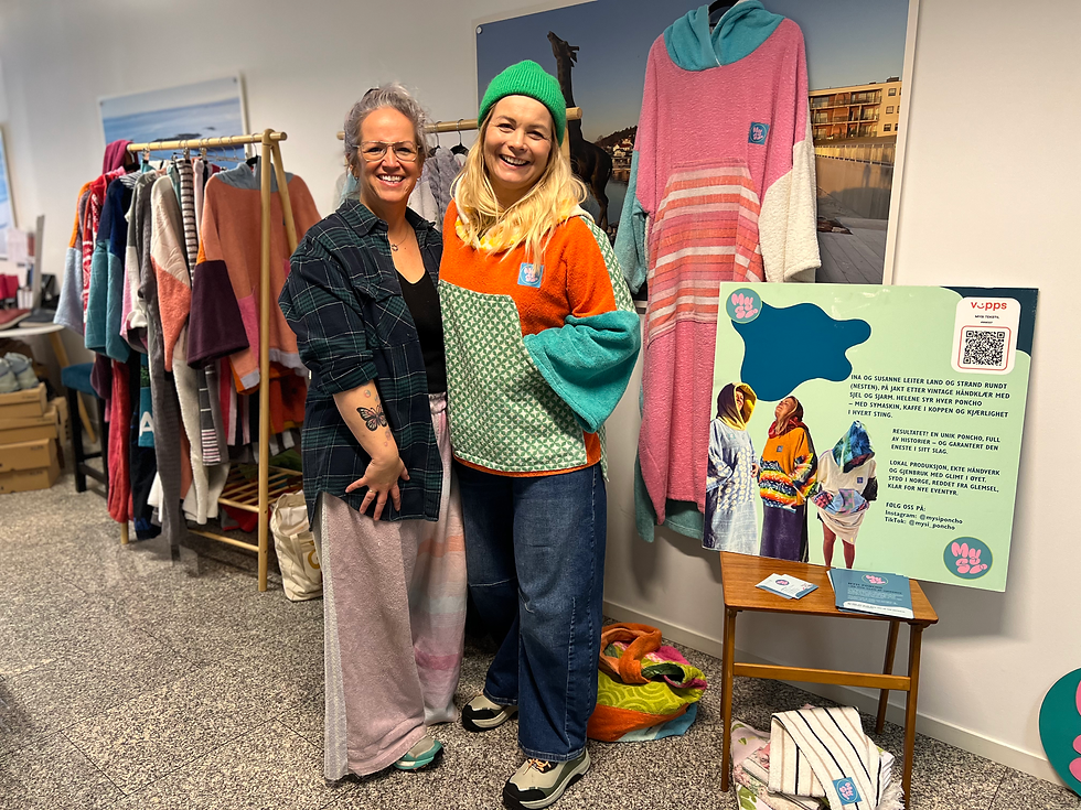 Søstrene Ina og Susanne Kittelsen er to kreative søstre som driver Mysitekstil. De syr om fargerike håndklær til lekre morgenkåper og koseplagg, og hadde stand på Jarlsø.