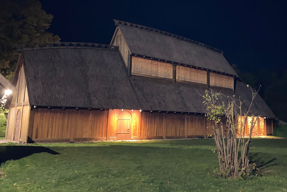 Gildehallen, som ble oppført like ved Borrehaugene i 2013, er en festsal bygget i klassisk vikingstil. 