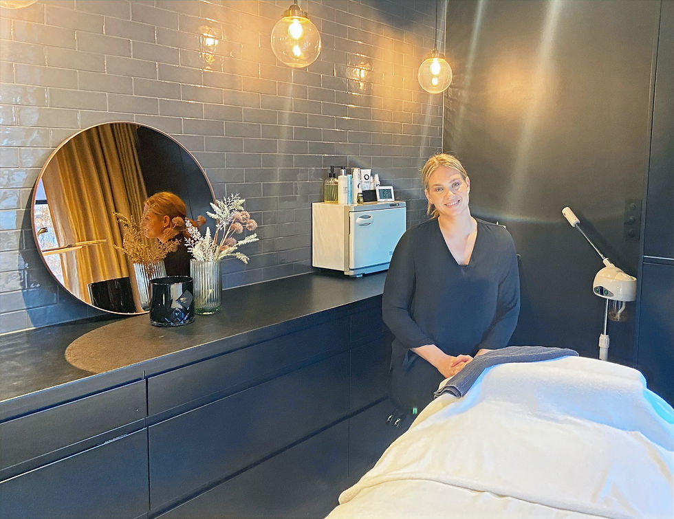 Lill Therese Granli driver hudpleiesalongen Calma på Pust Frisør og Velvære.