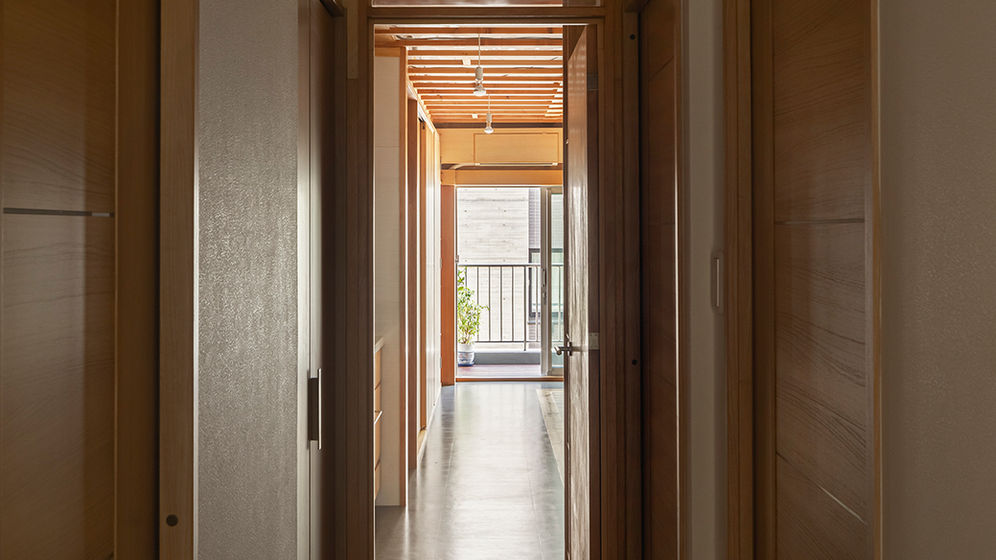 土間からバルコニーへの抜け