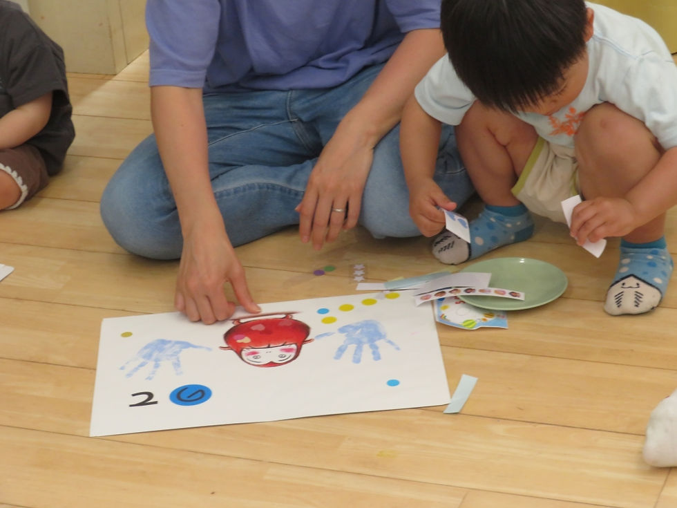 ✨ かわいく飾っちゃおう♪ じぶんの手形のまわりに、ペタペタ楽しくデコレーションしていきます！