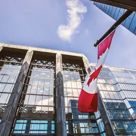 How Canadian Financial Institutions Are Managing Enterprise Technology Migrations Without Disrupting Operations