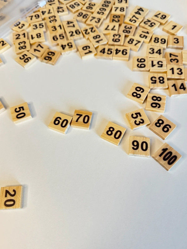 Miniature : Lettres en bois à manipuler : écrire et lire