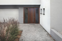 Hinge door covered with solid meranti wood and steady side parts made of glass