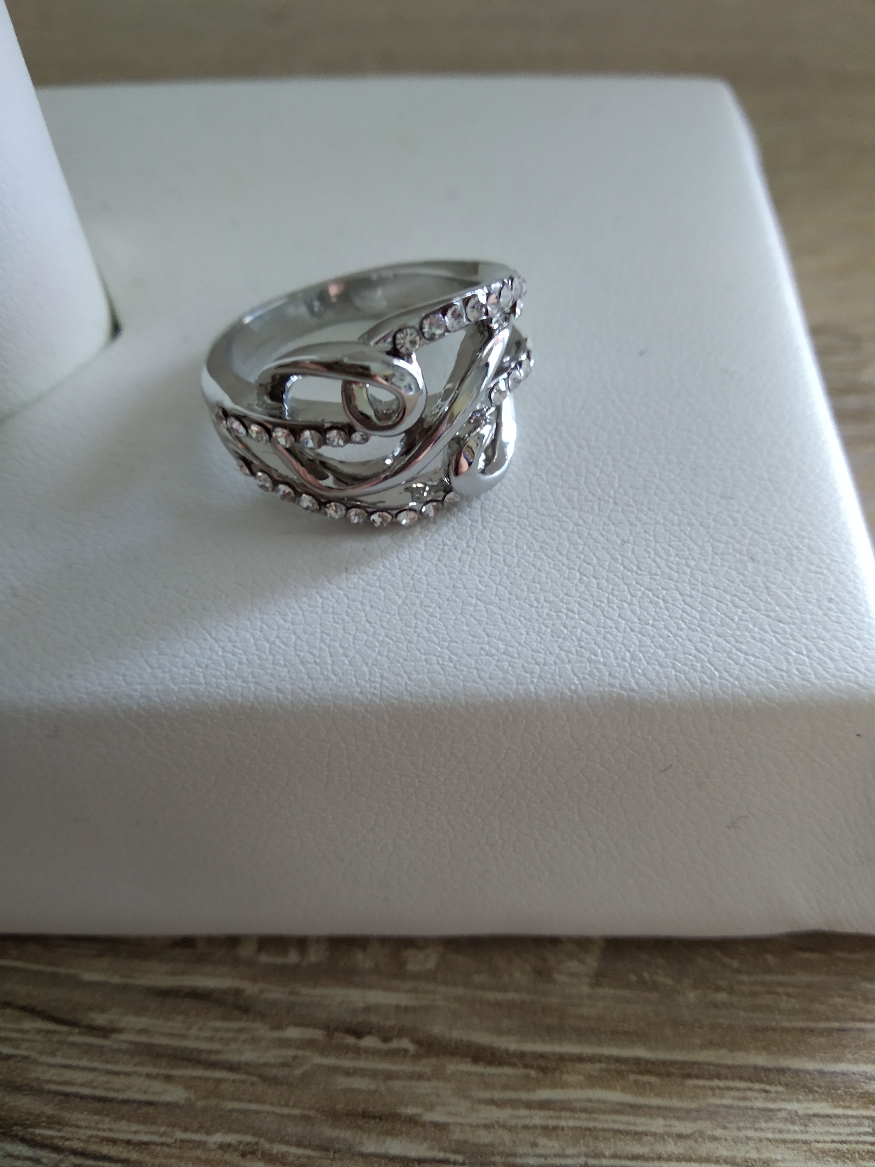 Anillo bañado en rodio