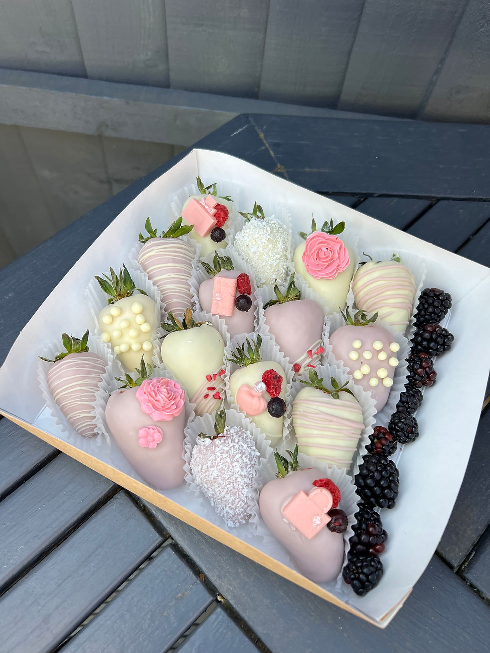 Thumbnail: chocolate strawberry box