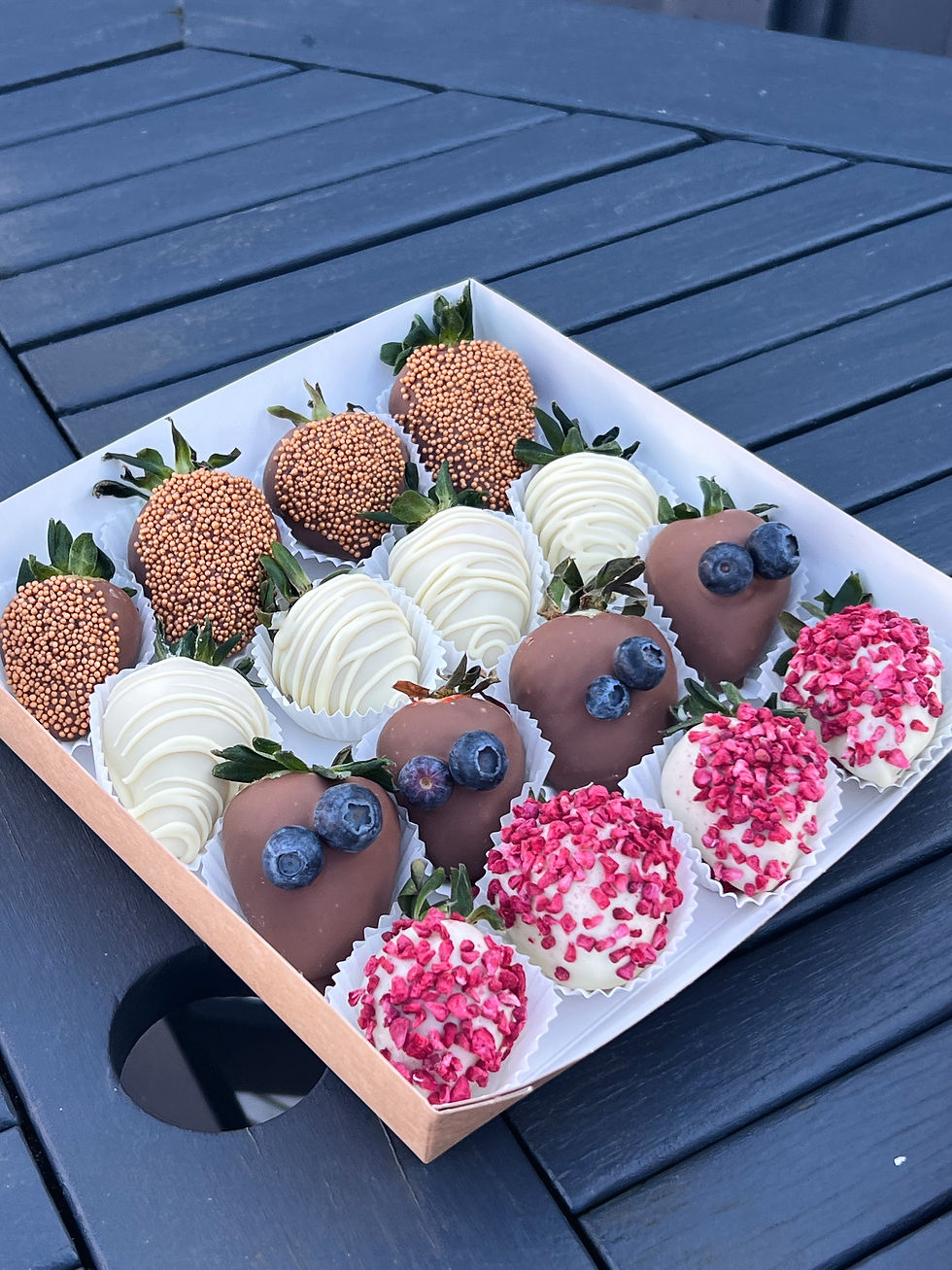 Thumbnail: chocolate strawberry box