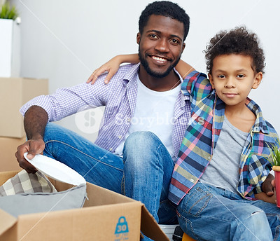 storyblocks-little-son-and-his-father-unpacking-things-from-carton-box_SL9e7IPR-_SB_PM.jpe