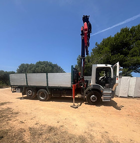 Camió realitzant un servei