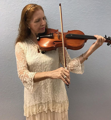 Martha Roy with her custom Viola from Importuno Violins