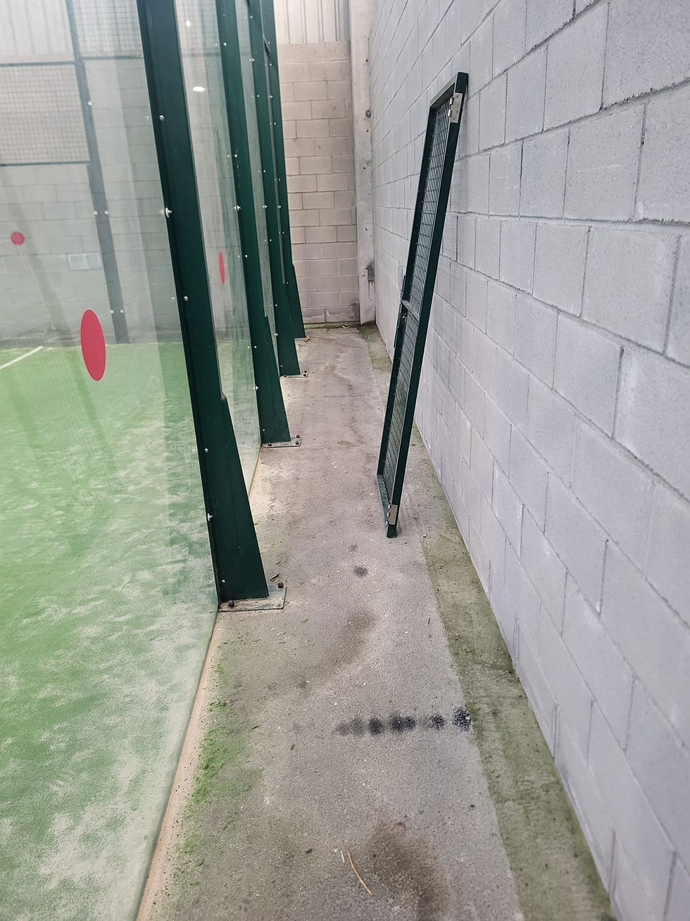 O Concello de Silleda investiga a autoría de actos vandálicos nas pistas de pádel de O Castro
