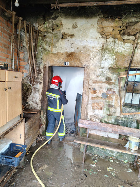 Arde un alpendre na parroquia lalinense de Goiás