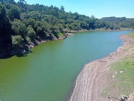 O encoro de Portodemouros, en Brocos, está en nivel vermello pola presenza de cianobacterias