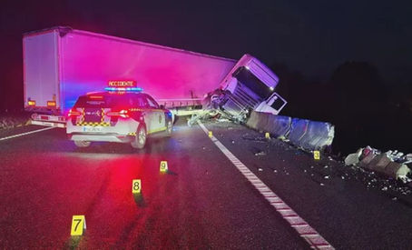 Un camioneiro de 50 anos faleceu tras precipitarse desde un viaduto da A-52 en Melón