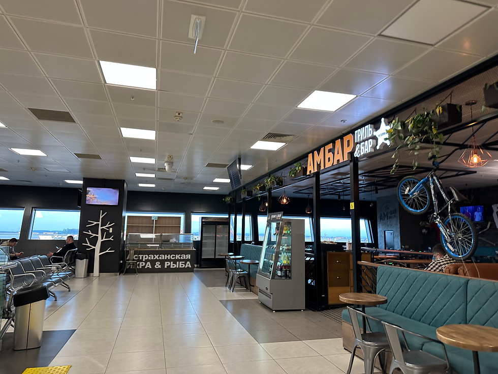 There is a small coffee shop downstairs, and a restaurant upstairs. Other than that, just a few stalls selling souvenirs and snacks.