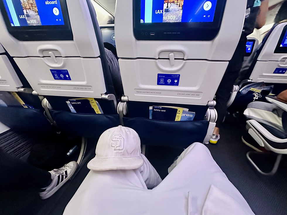 United 737 MAX 9 Cabin